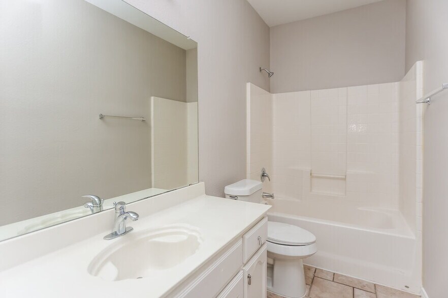 Building Photo - 4520 Chesapeake Bay Dr