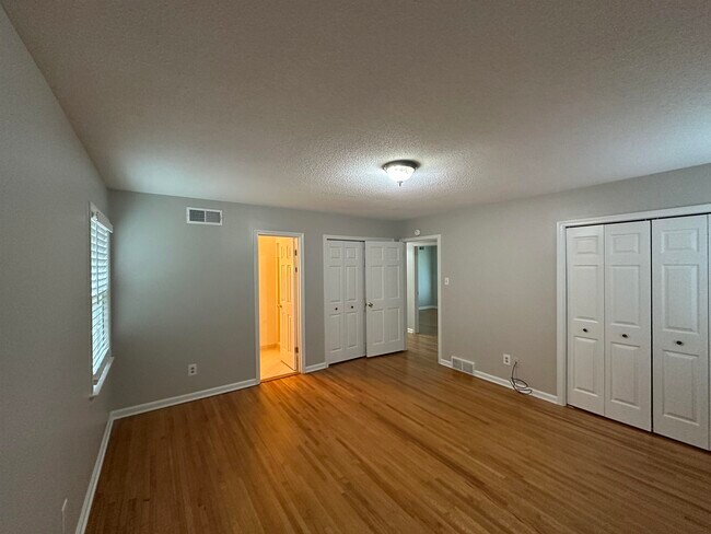 Building Photo - 8009 Farmington Blvd