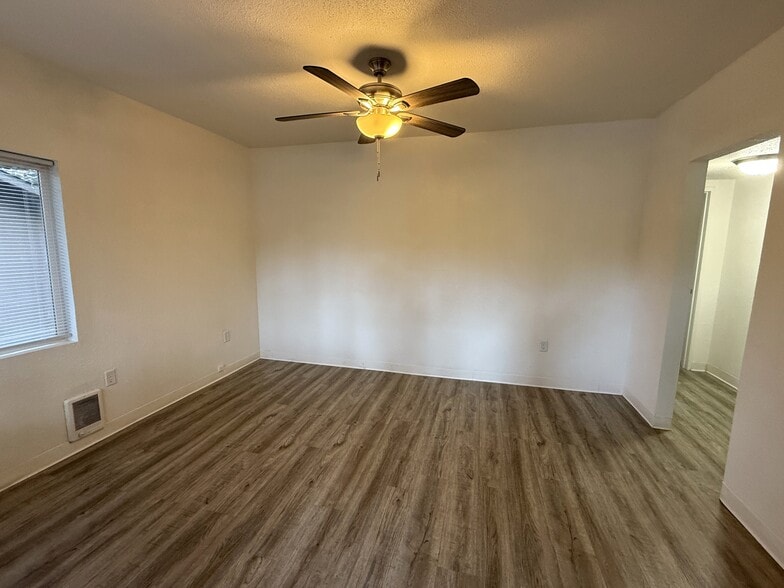 Building Photo - The Crossings Apartments