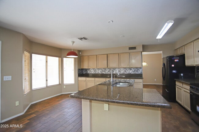 Building Photo - 842 N Naples Dr