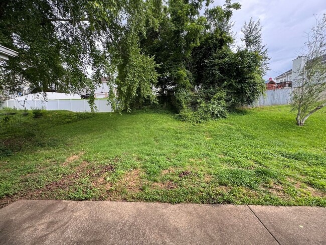 Building Photo - Single Family Home in Clarksville