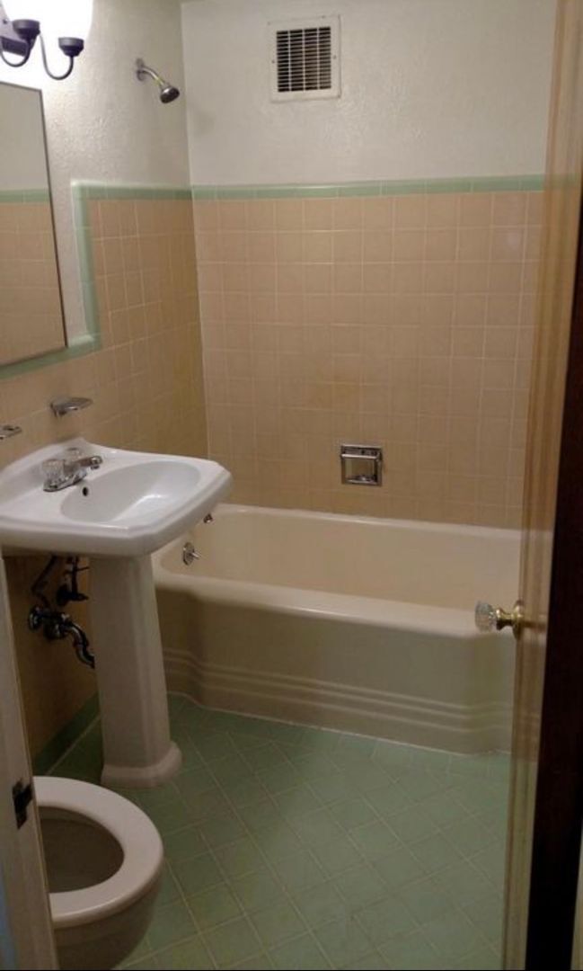 Building Photo - Bright Updated 2-Bed Condo with Vintage Charm Near Wash Park & Cherry Creek