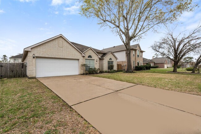 Building Photo - 9211 Memorial Hills Dr