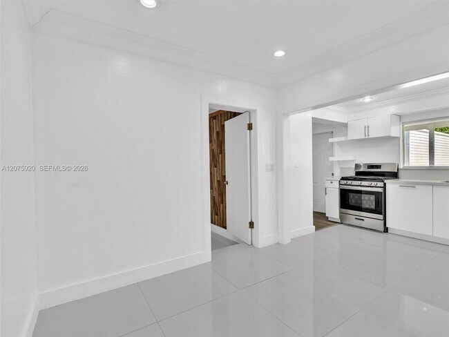 Building Photo - 1647 NE 146th St