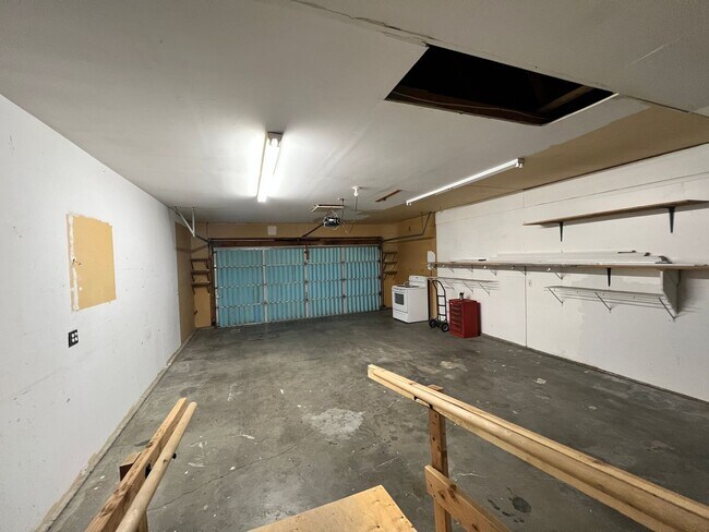 Building Photo - 1351 Yost Cir NE