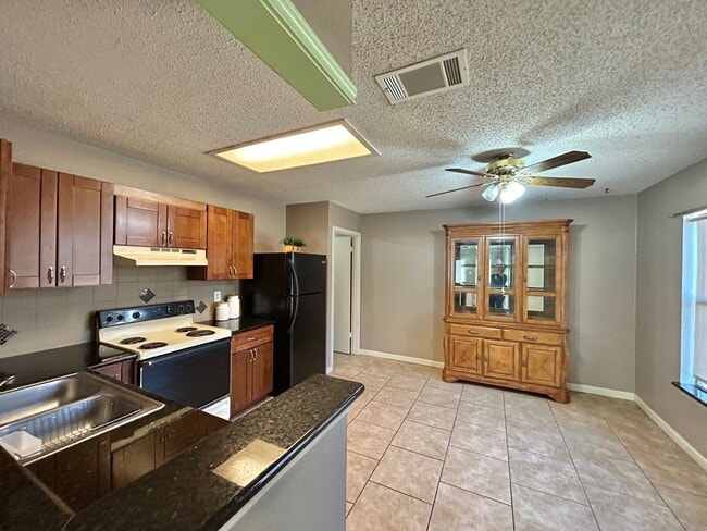 Building Photo - 3BED/2BATH Home For Rent Near Steubing Ranch! Available Now!