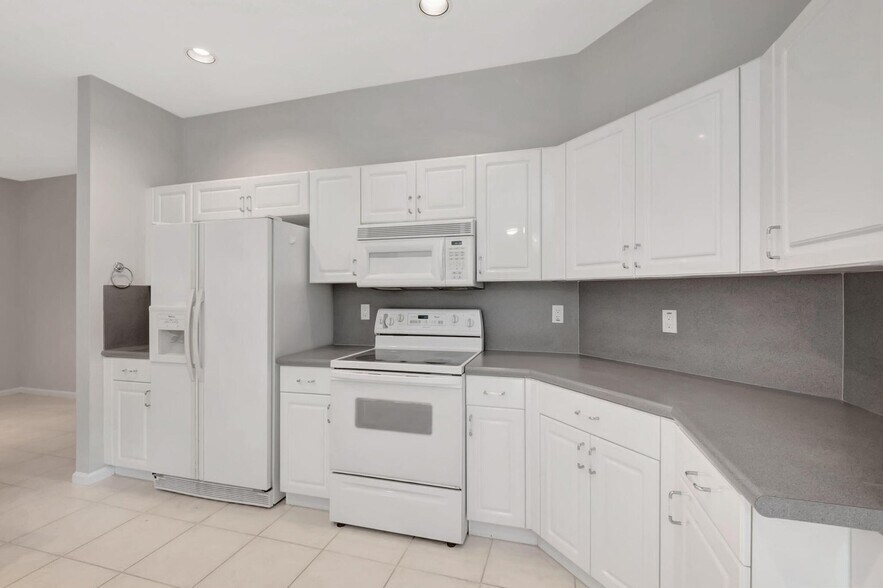 Building Photo - 5916 Seashell Ter