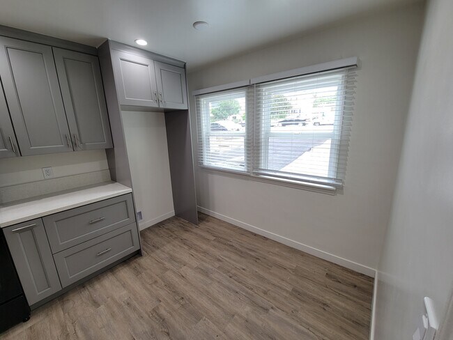 Kitchen - 3052 Honolulu Ave