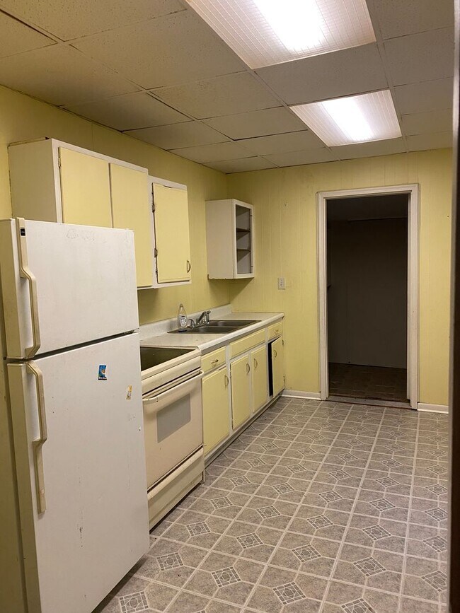 Building Photo - Downstairs Apartment