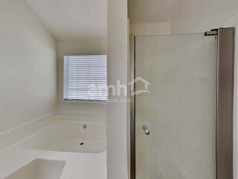 Building Photo - 3421 Newgold Trce