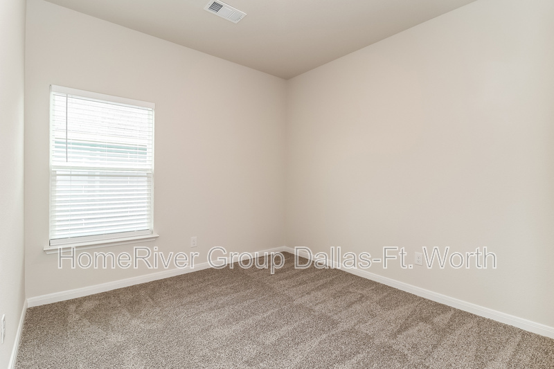 Building Photo - 6176 Sunrise Hill Ln