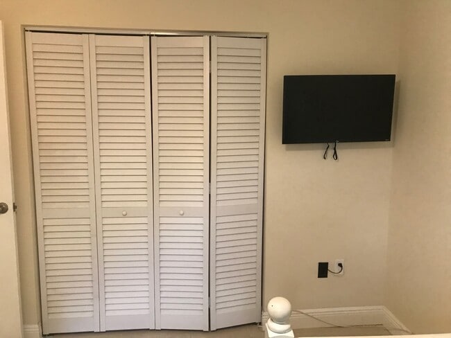 3rd bedroom - 1473 NE 48th St