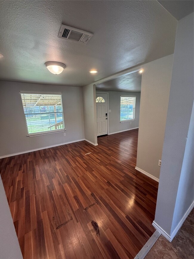 Building Photo - 19203 Bushwood Dr