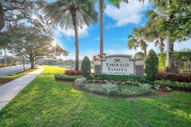 Building Photo - 16411 Sapphire Bend