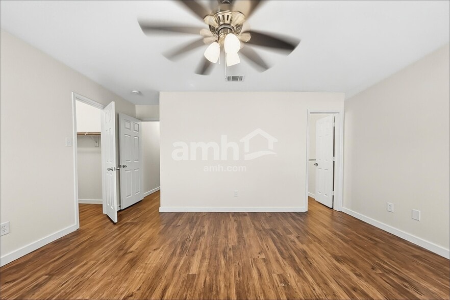 Building Photo - 803 Windflower Dr