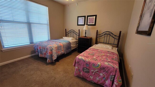 Building Photo - 914 Charo Pkwy