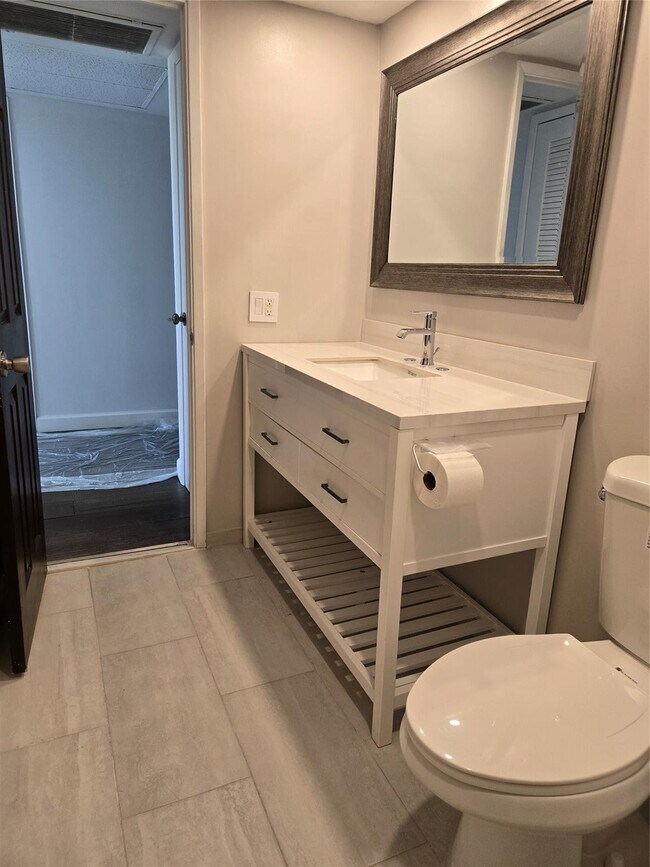 Building Photo - 2651 S Course Dr