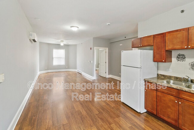 Building Photo - 115 N Hickory St