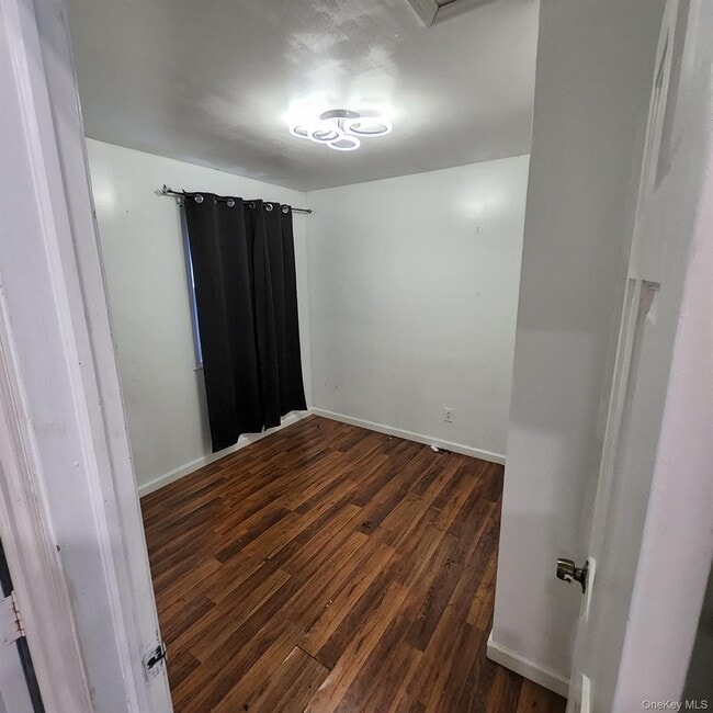 Building Photo - 8 Orchard Lake Dr