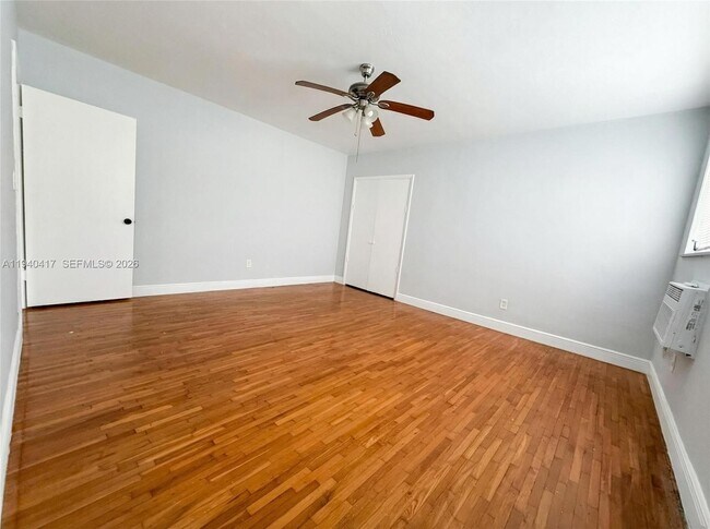 Building Photo - 1316 NE 105th St