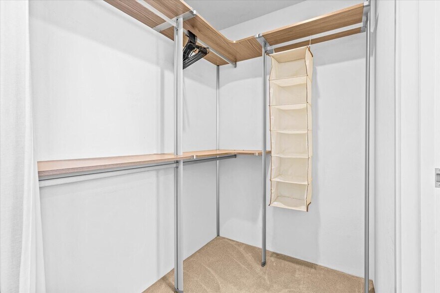 Walk-In Closet - 1631 Kapiolani Blvd