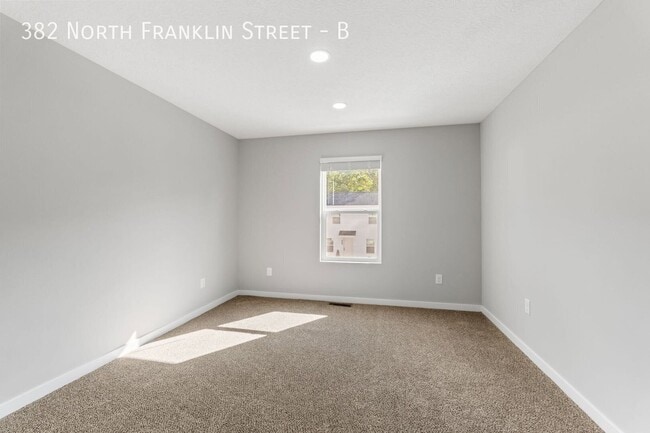 Building Photo - 382 N Franklin St