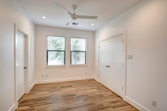 Building Photo - 1733 Airline Dr