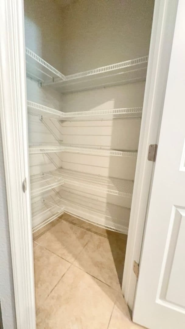 Building Photo - Modern 3-Bedroom Townhome in Gated Communi...