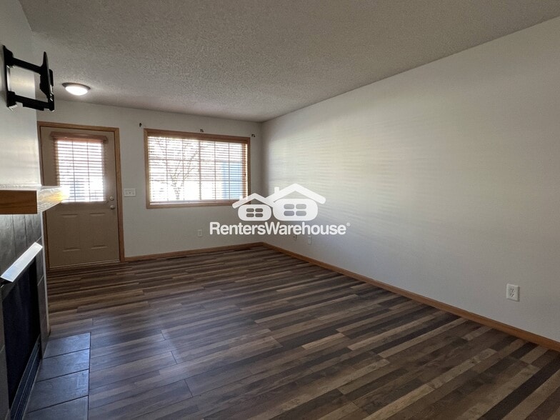 Building Photo - 17343 River Birch Ln S E