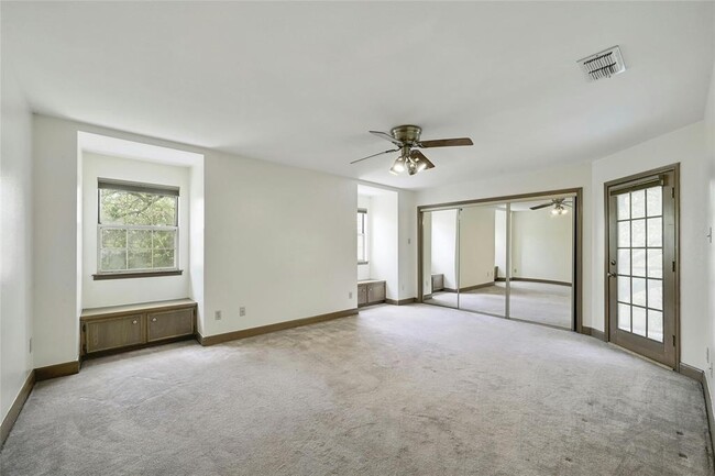 Building Photo - 3605 Silver Hill Cir