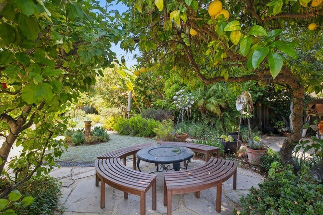 Building Photo - Beautiful Ranch Home with Bonus Room & Detached ADU | Minutes to Downtown