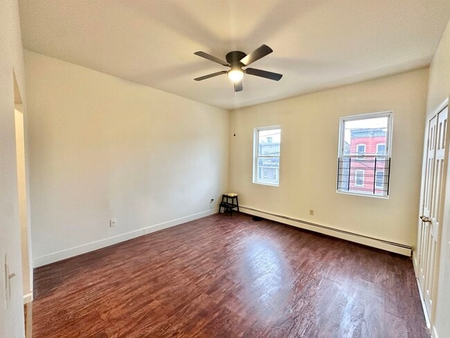 Building Photo - 189 Van Horne St