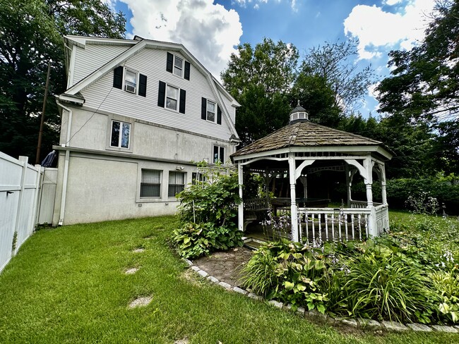 Building Photo - 1585 Bergen Blvd