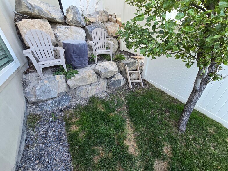 Building Photo - 8620 N Cottonwood Aly