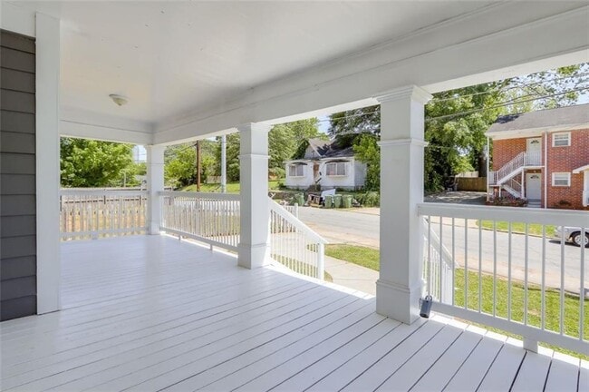 Building Photo - 679 Jones Ave NW