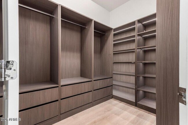 Building Photo - 11312 E Greenway Rd