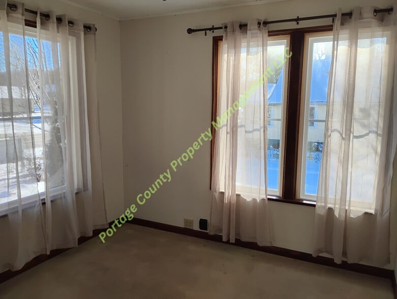 Building Photo - 207 S Main St