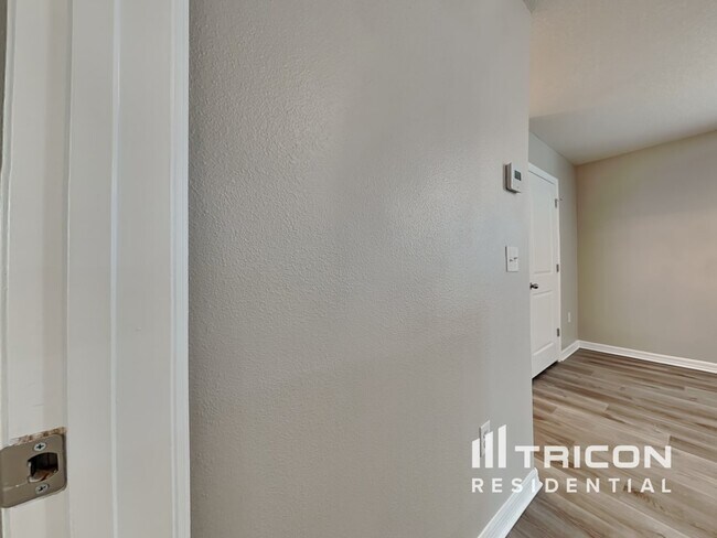 Building Photo - 10111 Mangrove Well Rd