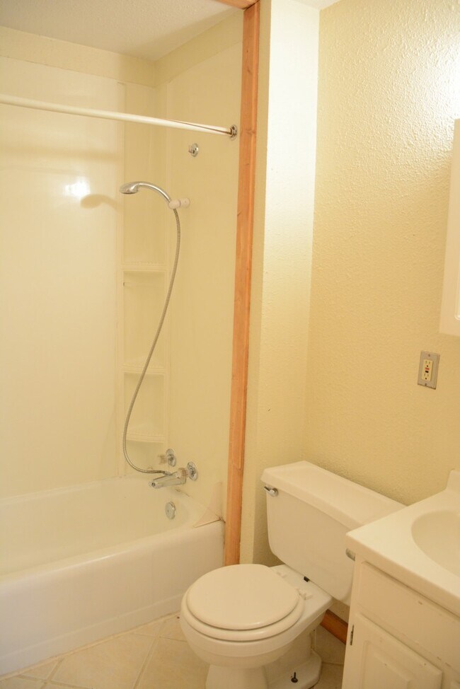 Building Photo - 2035 Tecumseh Rd