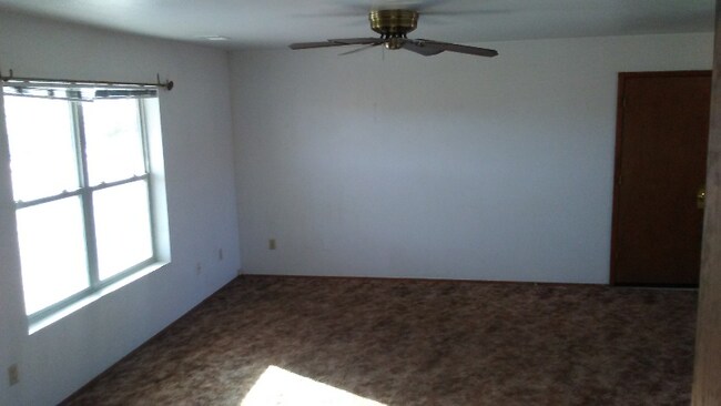 Building Photo - 706 S 4th St