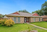 Building Photo - Great Plano 3/2/2 ready for immediate move in
