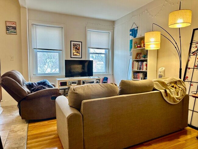 Building Photo - 199 Winthrop Rd