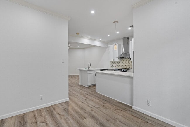 Building Photo - 1307 Kinney Ave