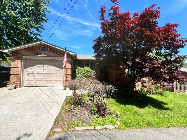Building Photo - Cute 2 Bed/1.5Bath Home in the Heart of We...