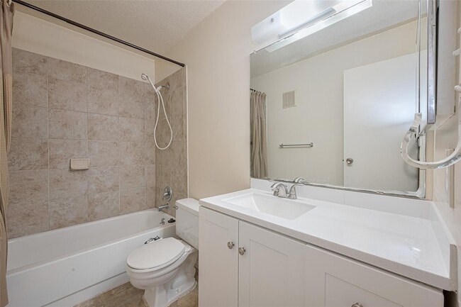 Building Photo - 6500 Sands Point Dr