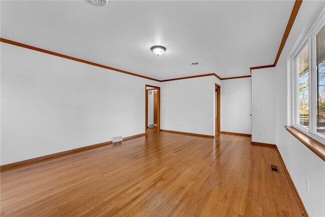 Building Photo - 515 W Holly St