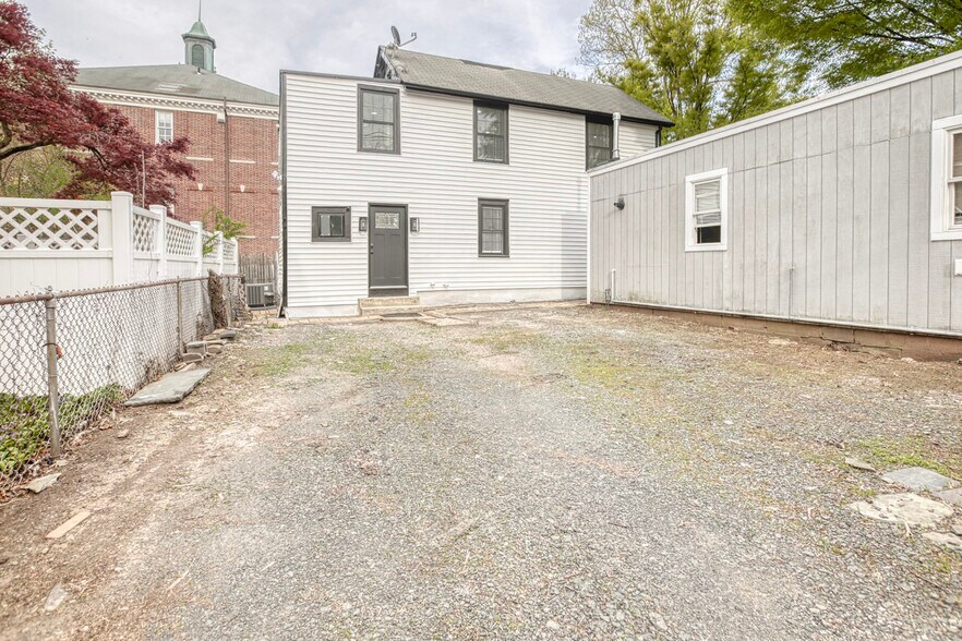Parking on John Street Side - 39 Quarry St