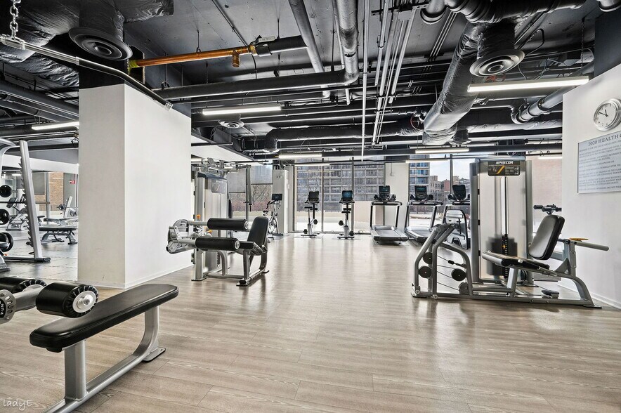Building Photo - 2020 N Lincoln Park W