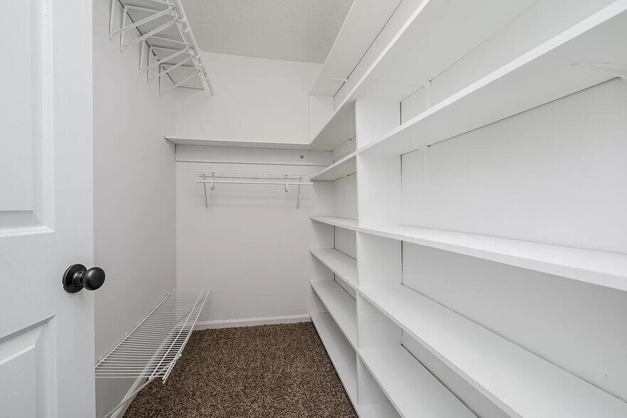 Building Photo - 2926 Arrowhead Dr