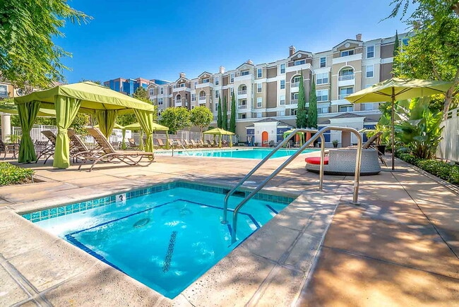 Building Photo - Pinnacle at MacArthur Place